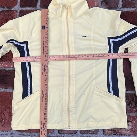 Nike Yellow Lightweight Windbreaker Full Zip Up Mock Neck Jacket Women s XL - Picture 5 of 16